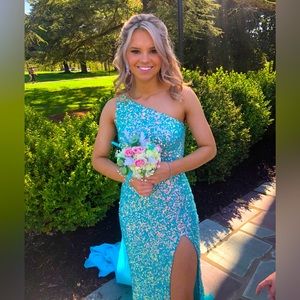 Ashley Lauren Prom Dress🩵